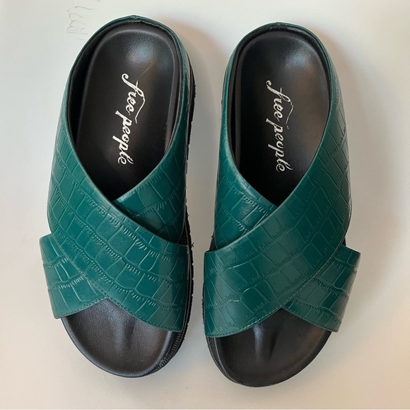 🐊 Free People Green Faux Croc Platform Slides Sz 38 | Bold Streetwear Sandals - Picture 4 of 11